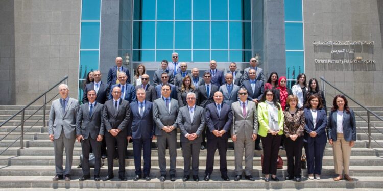 رئيس اقتصادية قناة السويس يلتقي 30 سفيرًا من رؤساء البعثات الدبلوماسية والقنصلية المصرية بالخارج