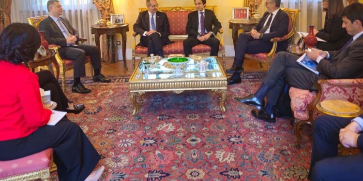 وزير الاتصالات يعقد لقاءات مع مسؤولى شركات ومؤسسات إيطالية لجذب استثمارات فى مجالات التعهيد