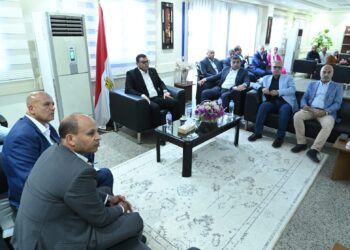 وزير الإسكان يتفقد المركز التكنولوجي لخدمة المواطنين بجهاز مدينة بدر ويتابع موقف المشروعات بالمدينة