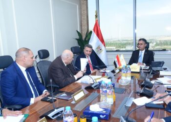 وزير التموين يعقد اجتماعًا مع رئيس الشعبة العامة للمخابز لمتابعة انتظام عمل منظومة الخبز البلدي المدعم