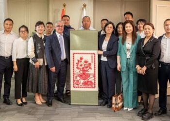 رئيس اقتصادية قناة السويس يستقبل وفد غرفة إقليم “جيلين” الصينية للتجارة المتضمن 20 شركة في قطاعات متنوعة