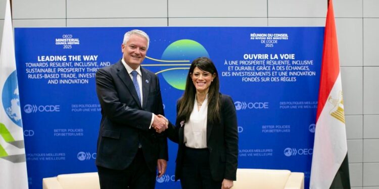 وزيرة التعاون الدولي تعقد جلسة مباحثات مع الأمين العام لمنظمة التعاون الاقتصادي والتنمية خلال زيارتها لباريس