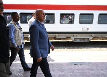 وزير الصناعة والنقل في جولة تفقدية مفاجئة بمحطة مصر للسكك الحديدية برمسيس