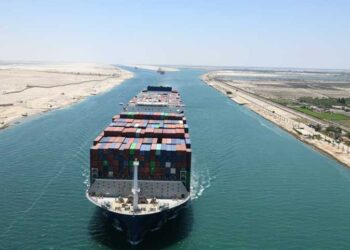الفريق أسامة ربيع: عودة تدريجية لسفن الحاويات العملاقة إلى قناة السويس