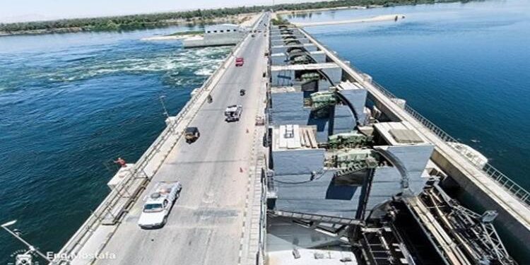 وزير الري يتابع الموقف التنفيذي لمشروع تحديث أنظمة وأجهزة مفيض قناطر اسنا الجديدة “المرحلة الثانية”