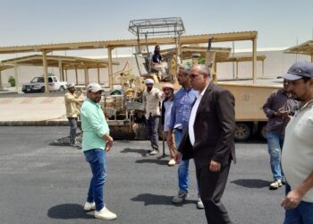 رئيس الجهاز: تنفيذ الحارة الخارجية للطريق الرئيسي وطرق الإسكان الاجتماعي بمدينة أخميم الجديدة