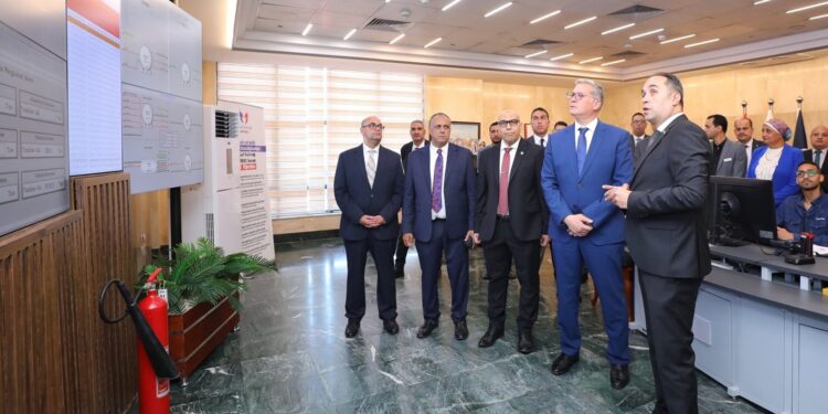 Image processed by CodeCarvings Piczard ### FREE Community Edition ### on 2025-06-29 16:01:56Z | | وزير البترول يتفقد مشروع منظومة “سكادا” لمراقبة تداول البوتاجاز بشركة بتروجاس