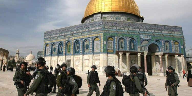 إمام وخطيب المسجد الأقصى: الاحتلال يحاول فرض سيادة باطلة على المسجد الأقصى المبارك