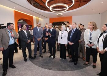 وزير الاتصالات يتفقد مقر شركة VXI الأمريكية الرائدة عالميًا في مجال خدمات التعهيد في القاهرة