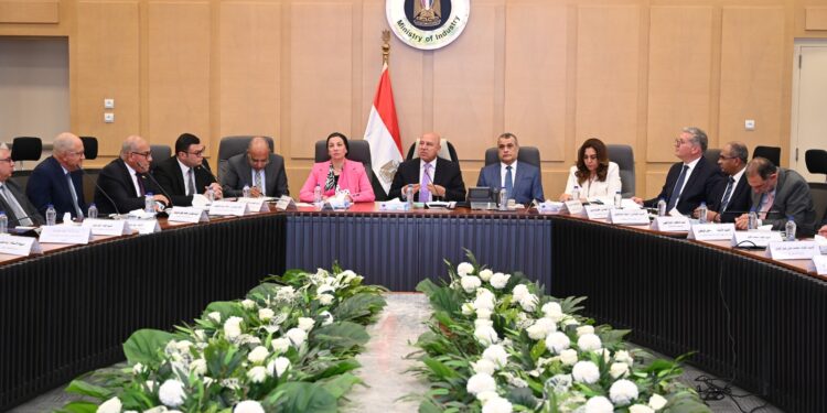  وزير الصناعة والنقل يترأس الاجتماع السادس والعشرين للمجموعة الوزارية للتنمية الصناعية