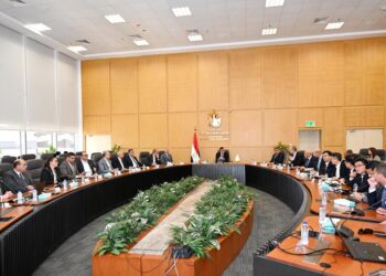 وزير الإسكان يعقد اجتماعاً لمتابعة موقف منطقة الأعمال المركزية بالعاصمة الإدارية الجديدة