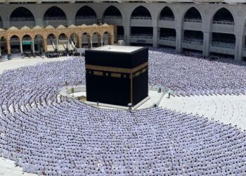 وزير السياحة والآثار يعتمد الضوابط المنظمة لتنفيذ رحلات العمرة لموسم 1447 هـ