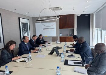 وزير قطاع الأعمال يبحث مع وزيري السياحة والإسكان ورئيس الصندوق السيادي في أنجولا فرص التعاون المشترك