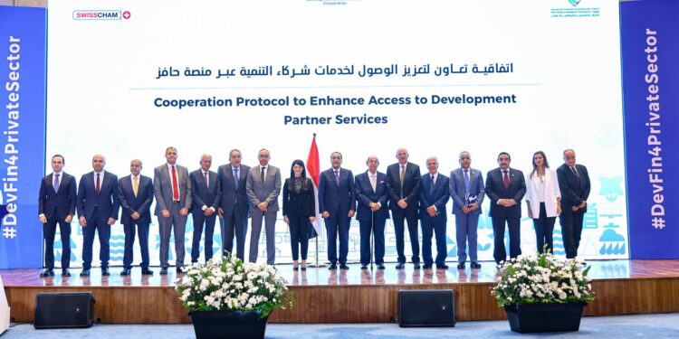 وزيرة التعاون الدولي تُوقع اتفاقًا مع اتحاد الصناعات واتحاد الغرف التجارية