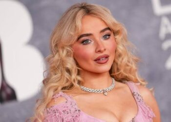 غضب جماهيري واسع بسبب بوستر ألبوم سابرينا كاربنتر الجديد