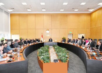 وزير الإسكان يتابع موقف مشروعات المرافق التي تقوم الوزارة بتنفيذها على مستوى الجمهورية وموقف توطين الصناعة