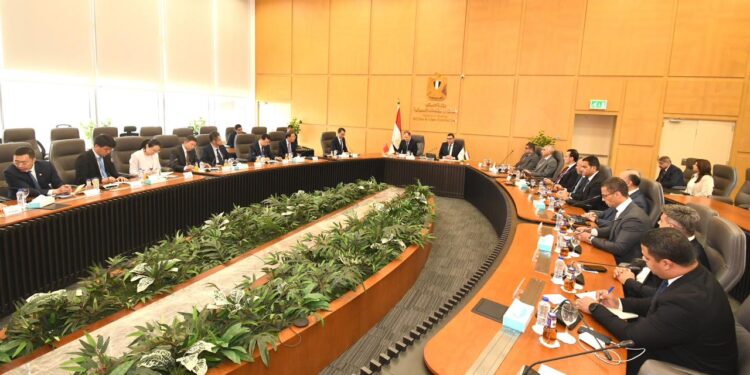 وزير الإسكان يستقبل نائب وزير الاسكان الصيني لبحث مجالات التعاون المشترك