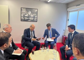 وزير الطيران يلتقي عددًا من مسئولي كبرى الشركات العالمية المتخصصة في إدارة وتشغيل المطارات