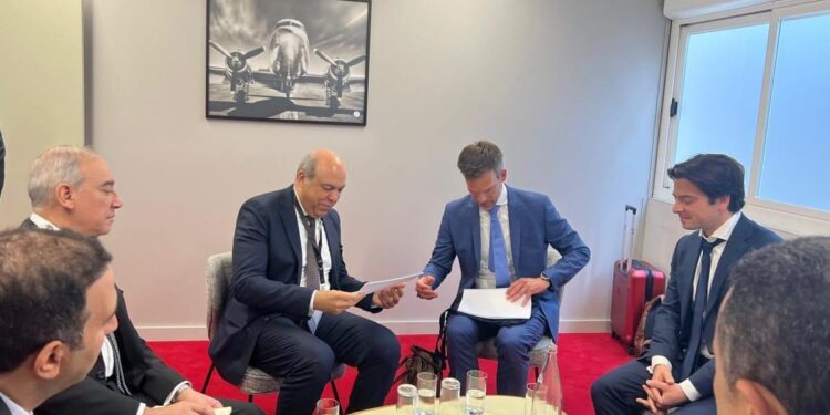 وزير الطيران يلتقي عددًا من مسئولي كبرى الشركات العالمية المتخصصة في إدارة وتشغيل المطارات