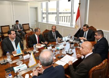 وزير الإسكان يتابع موقف منظومة الصرف الصحي بمدن شرق القاهرة والمستهدف تنفيذه حتى 2030