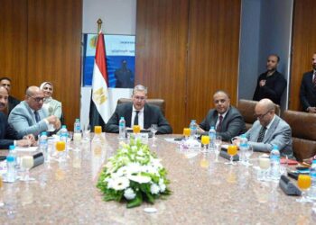 وزير البترول والثروة المعدنية يبحث مع قيادات وكوادر “جابكو” جهود وتحديات زيادة الإنتاج من خليج السويس