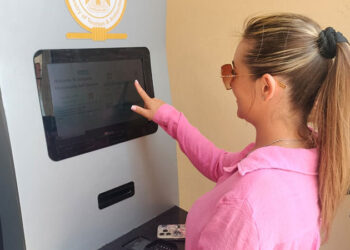 تشغيل ماكينات الخدمة الذاتية لشراء تذاكر زيارة منطقة سقارة الأثرية