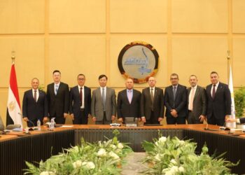 وزير الصناعة والنقل يشهد توقيع عقد بناء سفينتين جديدتين من سفن الصب الجاف العملاقة من طراز KAMSARMAX