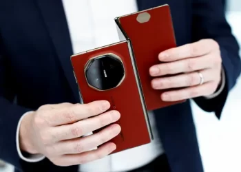 ترقية جديدة تجعل هاتف “هواوي” ثلاثي الطي القادم أكثر متانة