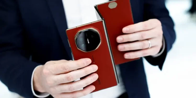 ترقية جديدة تجعل هاتف “هواوي” ثلاثي الطي القادم أكثر متانة