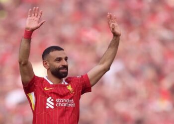 محمد صلاح يتفوق على لامين يامال في سباق التتويج بجائزة الكرة الذهبية