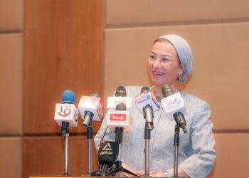 وزيرة البيئة تطلق حملة “قللها” لزيادة الوعي بالمخاطر البيئية والصحية من استخدام الأكياس البلاستيكية أحادية الاستخدام