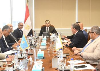 وزير الإسكان يتابع موقف محطات تحلية مياه البحر بالساحل الشمالي الغربي وموقف مشروع إعادة تأهيل ورفع كفاءة محطة المعالجة بالروبيكي