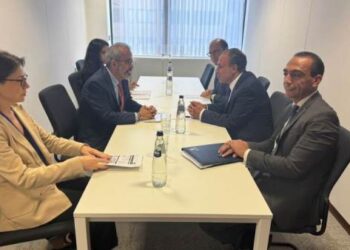 وزير الخارجية والهجرة يلتقي مع نظيره البرتغال