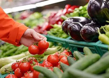 أسعار الخضار والفاكهة اليوم الجمعة