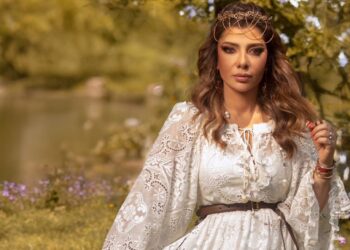 بإطلالة فرعونية.. أصالة تشوق جمهورها لألبوم ضربية البعد