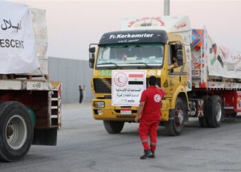 «زاد العزة .. من مصر لغزة » .. الهلال الأحمر المصري يستمر في الدفع بالمساعدات الإنسانية إلى غزة