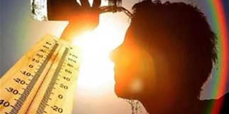 «الصحة» تنصح المواطنين بالإكثار من شرب الماء والعصائر الطبيعية لتجنب مخاطر ارتفاع حرارة الطقس