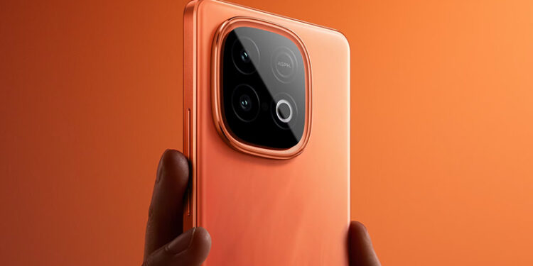 بشاشة 2K وبطارية بسعة 7000mAh.. إطلاق هاتف iQOO Z10