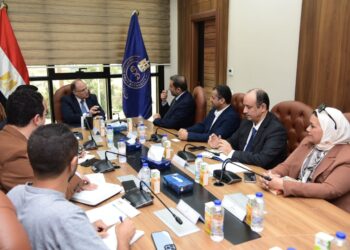 رئيس هيئة الدواء المصرية يعقد اجتماعًا مع وفد شركة سبيماكو الدوائية