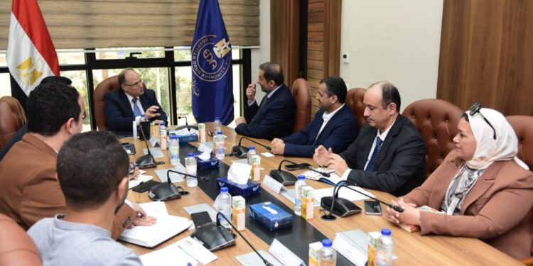 رئيس هيئة الدواء المصرية يعقد اجتماعًا مع وفد شركة سبيماكو الدوائية