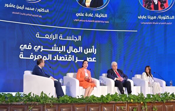 وزير التعليم العالي يشهد الجلسة الرابعة لملتقى شباب المعرفة في نسخته الرابعة بجامعة القاهرة