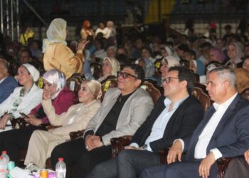 وزير الثقافة ومحافظ الإسكندرية يفتتحان فعاليات المهرجان الصيفي للأوبرا في إستاد الإسكندرية