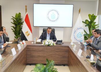 رئيس هيئة الرعاية الصحية يعقد اجتماعًا موسعًا مع الإدارة التنفيذية