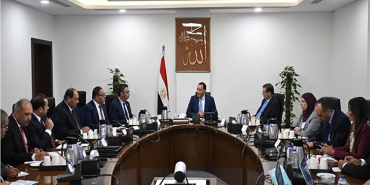 رئيس الوزراء يستعرض موقف توافر الأسمدة الزراعية ومنظومة حوكمة تداولها