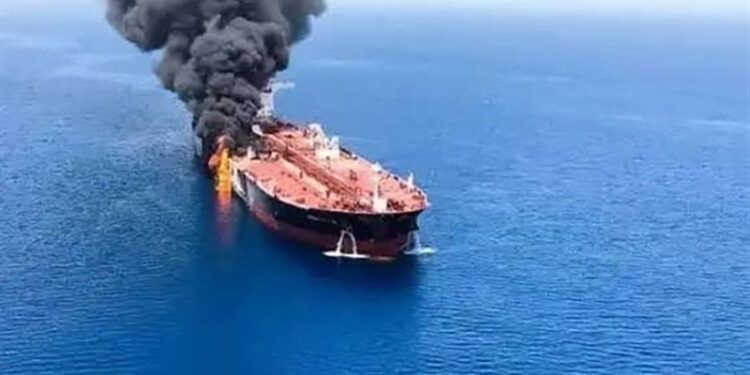 البترول تتلقى إخطارًا من غرفة المراقبة البحرية بغارب باستغاثة مركب “PUMBA” باندلاع حريق