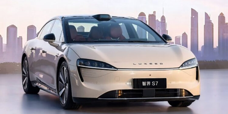 هواوي تصنع بطارية سيارة كهربائية بمدى 3 آلاف كيلومتر