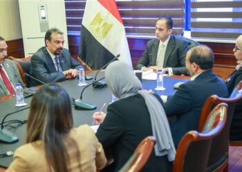 نائب وزير الصحة يناقش آخر مستجدات ملف السياحة العلاجيه وتوفير فرص تدريبية لأطباء الأسنان