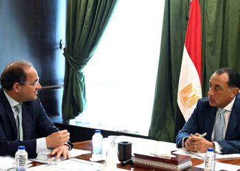 رئيس الوزراء يُتابع مع وزير المالية موقف سداد المستحقات المتأخرة للمصدرين