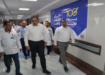 رئيس الرعاية الصحية يواصل جولاته المفاجئة بعدد من منشآت هيئة الرعاية الصحية بإقليم القناة