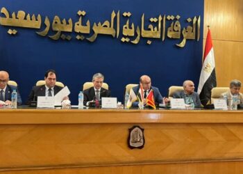 غرفة بورسعيد تجمع “التجارة” و”الجمارك” على مائدة الحوار لحل مشكلات المستثمرين